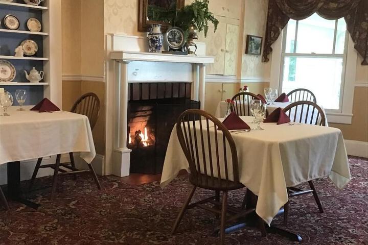 Red Rocker Inn