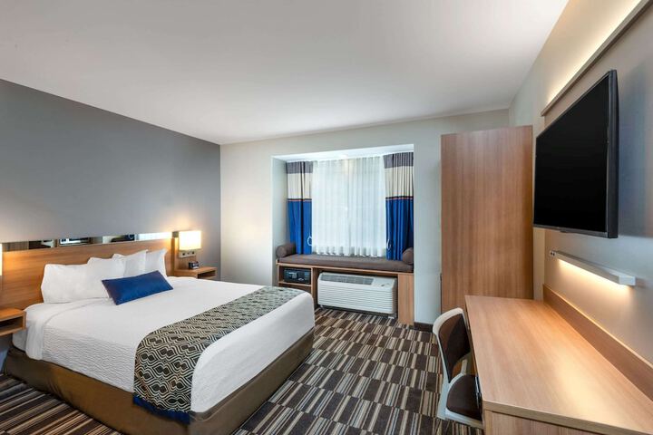 Room 8 of 29