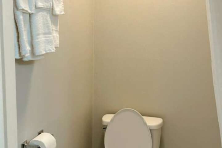 Room 6 of 18