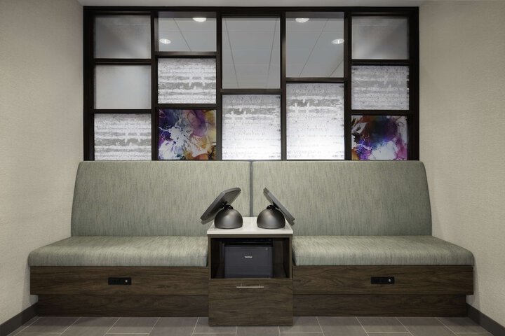 Business Center 31 of 31