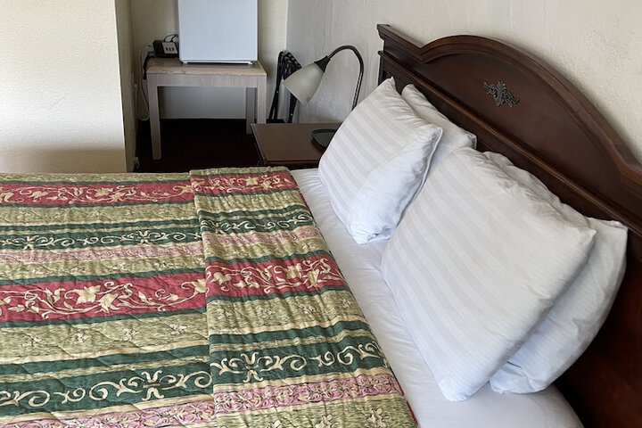 Room 16 of 28
