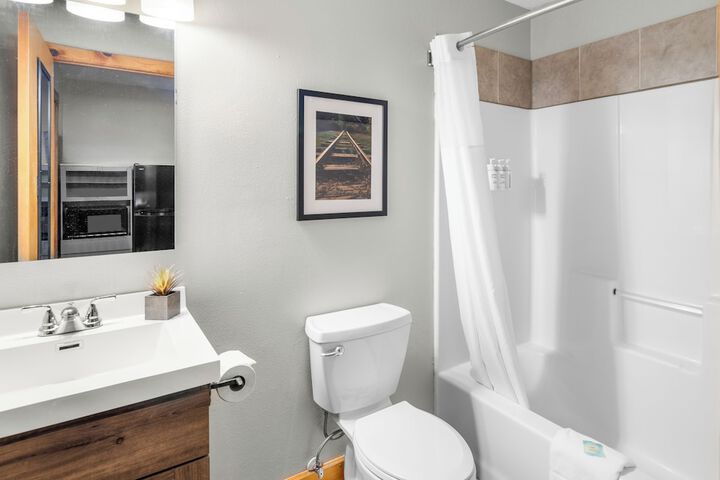 EverSpring Inn & Suites