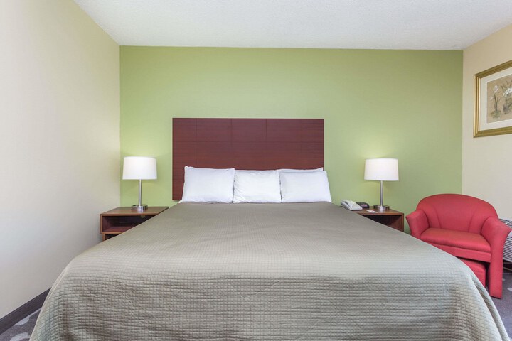 Room 14 of 18