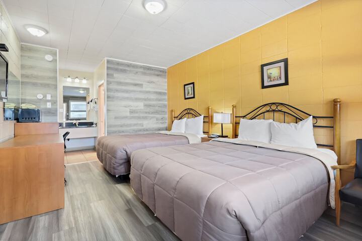 Dauphin Inn Express