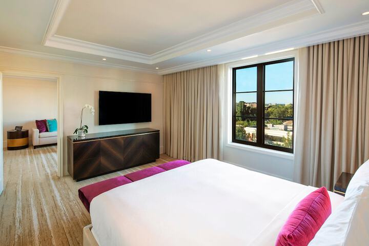 Room 44 of 115