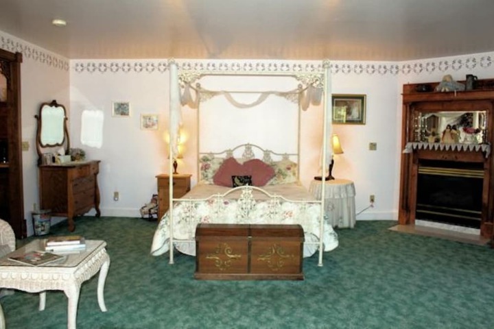 Belle Aire Mansion Guest House