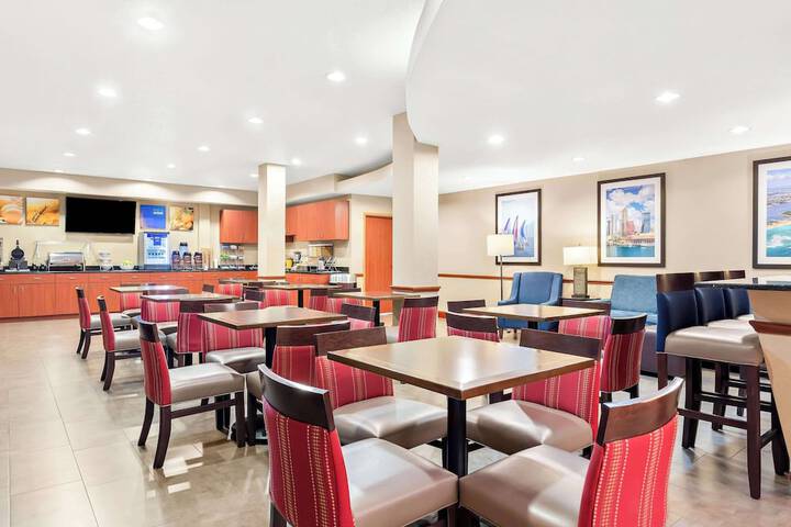 Comfort Suites Tampa Airport North