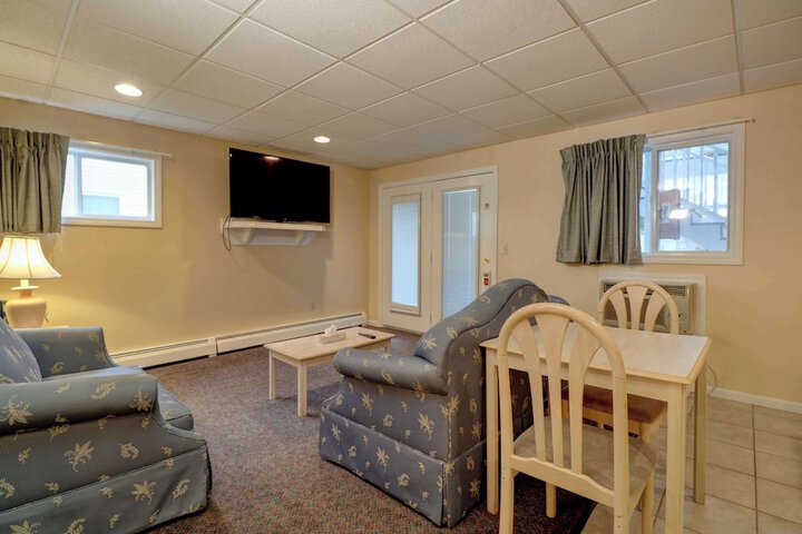 Room 73 of 104