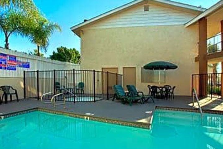 Days Inn & Suites by Wyndham San Diego SDSU