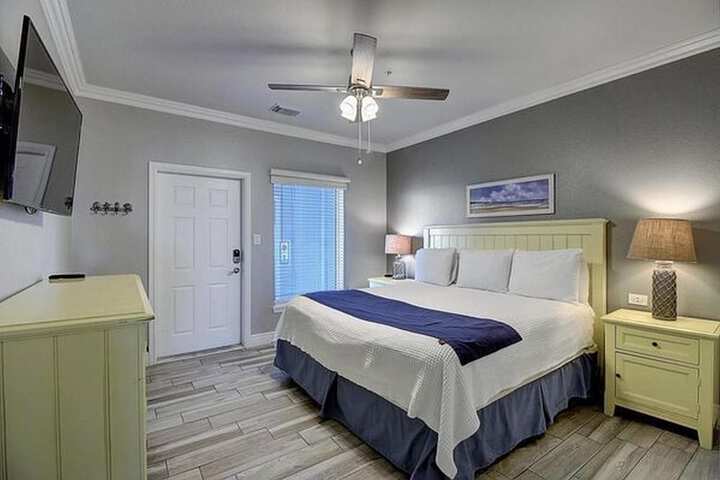 Beachgate CondoSuites and Oceanfront Resort