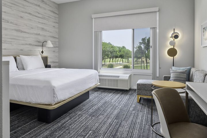 Room 18 of 27