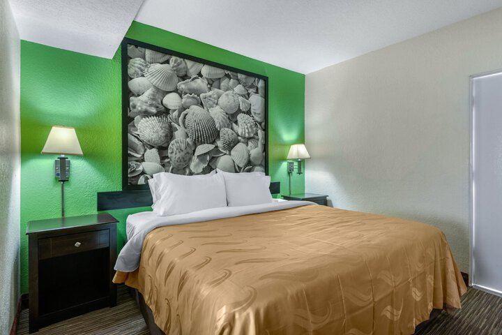 Room 21 of 40