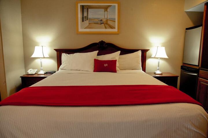 Lake Grassy Inn & Suites