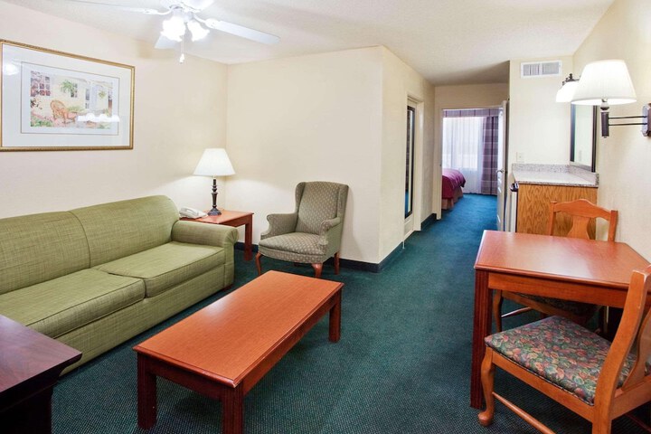 Room 9 of 21