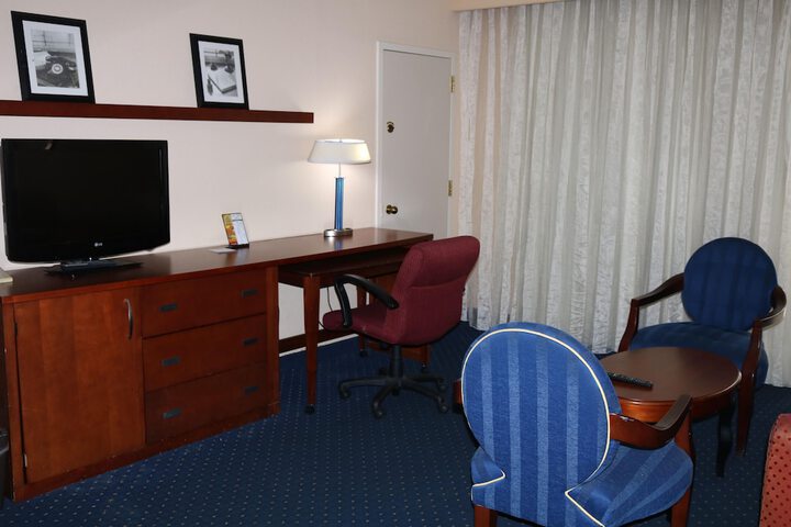 Room 11 of 34