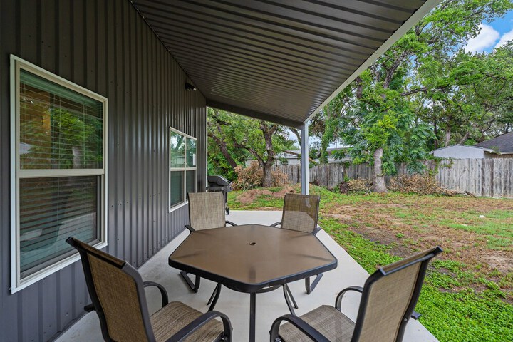 Peaceful Cottage w / Grill Mins to Lake Travis