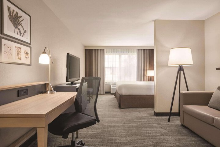 Country Inn & Suites by Radisson Dubuque, IA