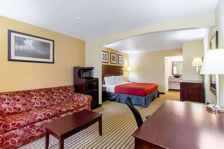 Quality Inn & Suites Dickson