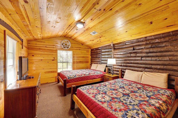 Arkansas Log Cabin Rental Near Lake Greeson!