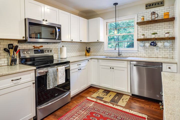 Southern Pines Vacation Rental w / Deck & Grill!