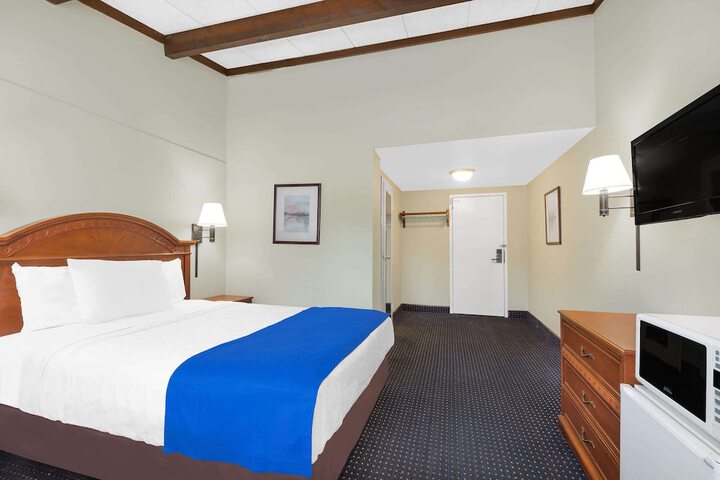 Travelodge by Wyndham Lima OH