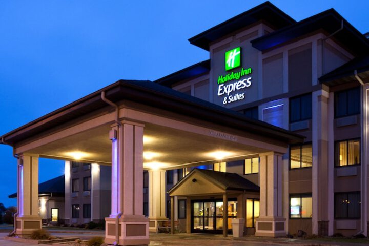 Holiday Inn Express & Suites Worthington by IHG
