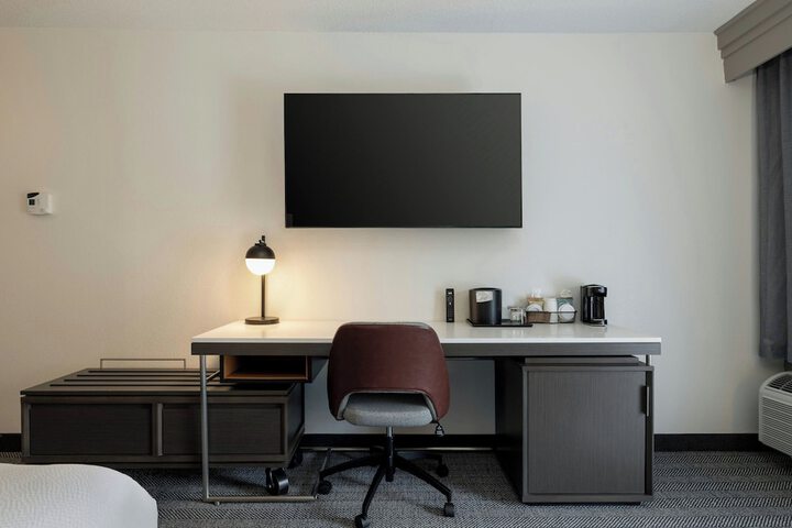 Courtyard by Marriott North Charleston Airport / Coliseum