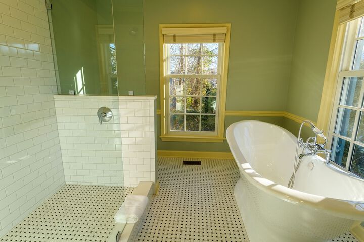 Room 26 of 176