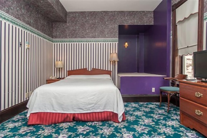 Historic Iron Horse Inn