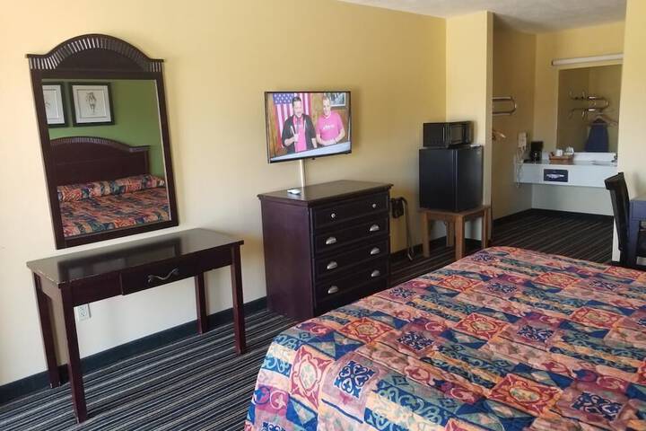 Room 7 of 12