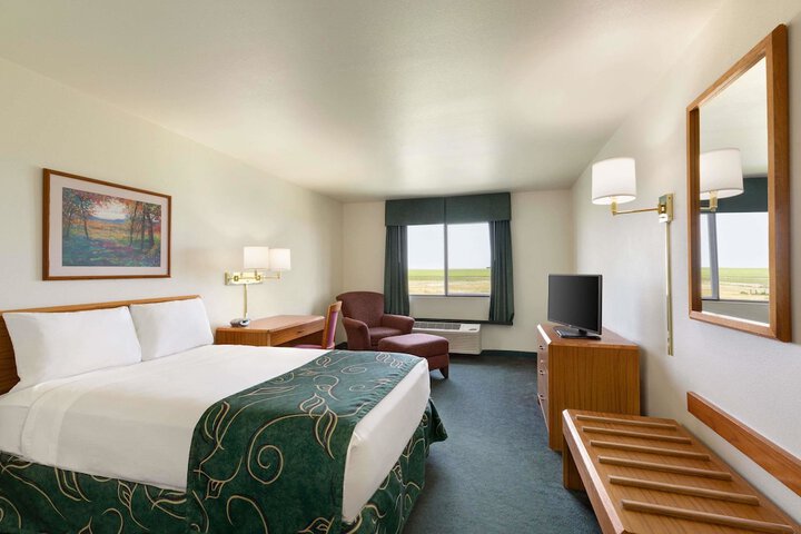 Room 5 of 16
