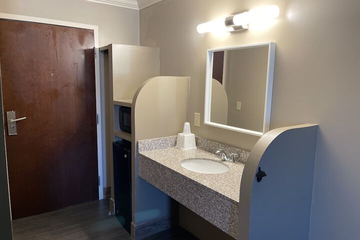 Room 7 of 16