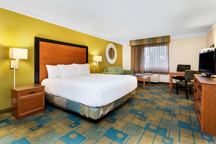Room 52 of 60