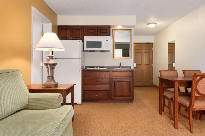 Room 10 of 26