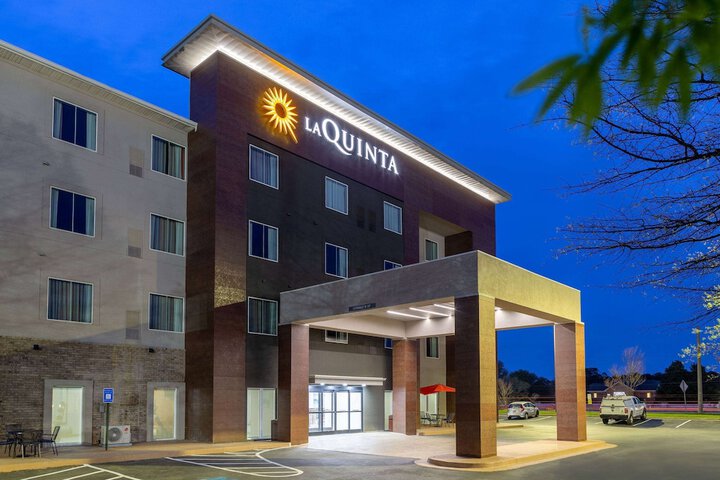 Hotel 2 of 58