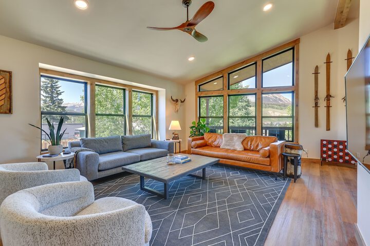 Updated Silverthorne Home w / Hot Tub & Mtn Views!
