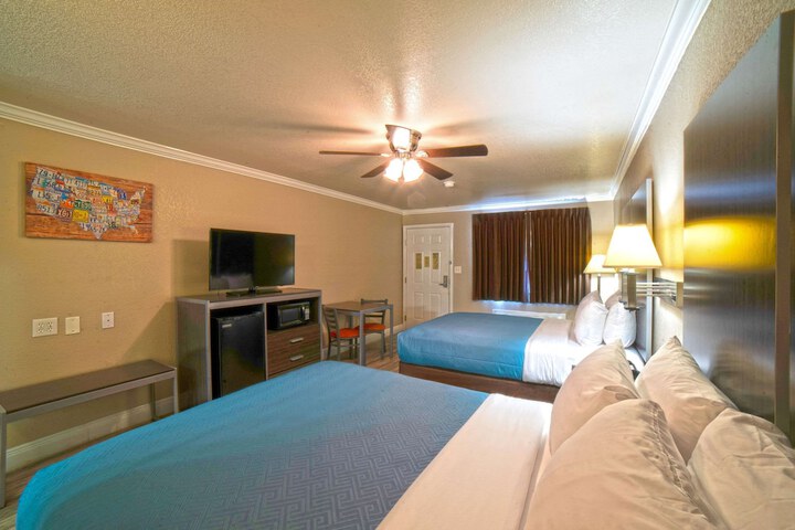 Room 17 of 38