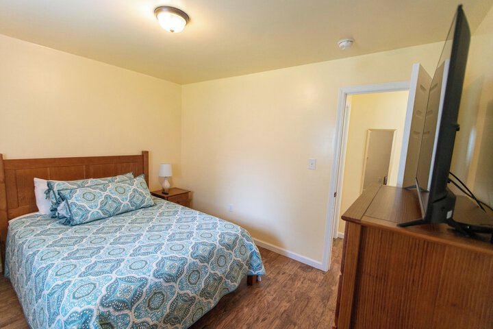 Room 33 of 76