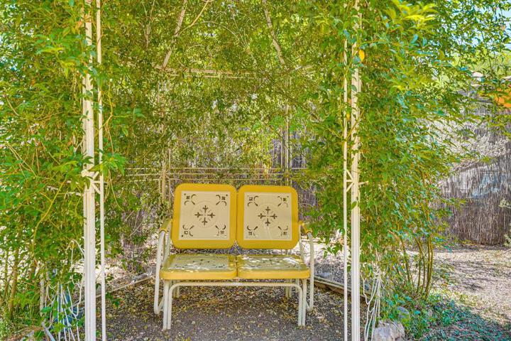 Vibrant Casa Paloma w / Patio - Near Vineyards!