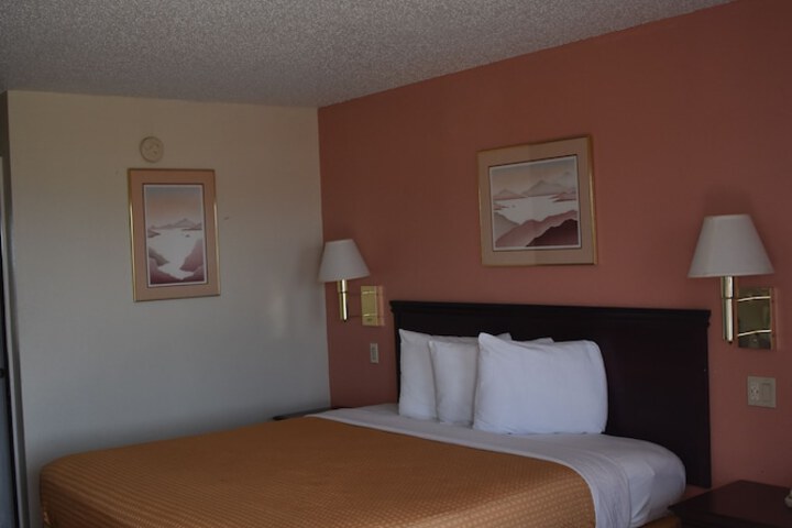 Room 9 of 17