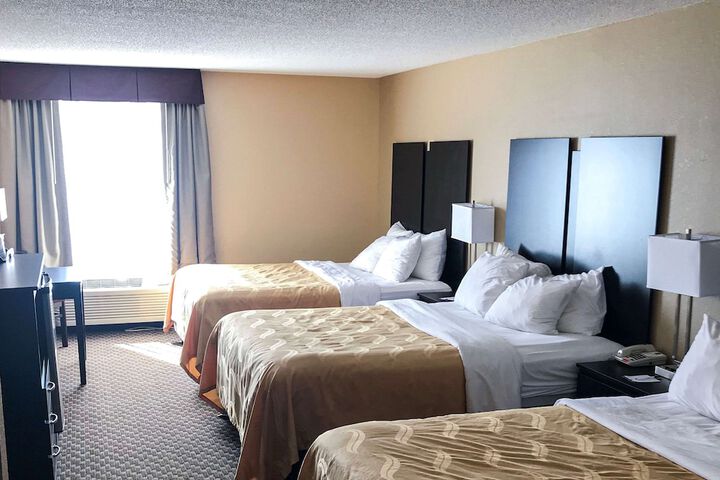 Room 10 of 13