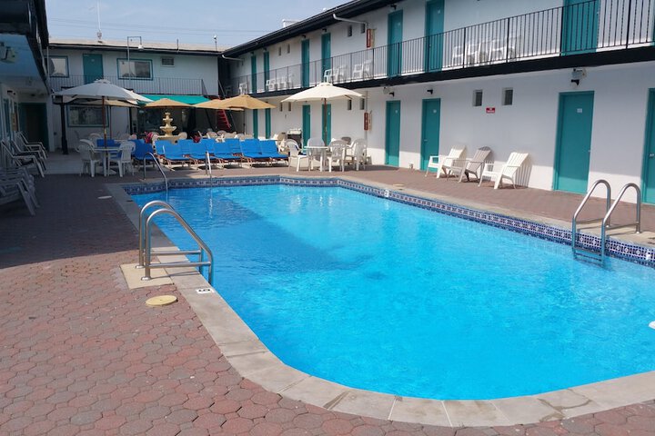Pool 4 of 44