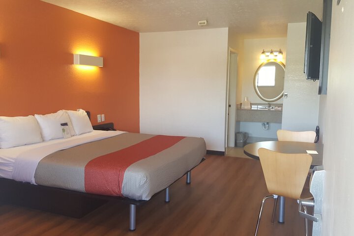 Room 52 of 82