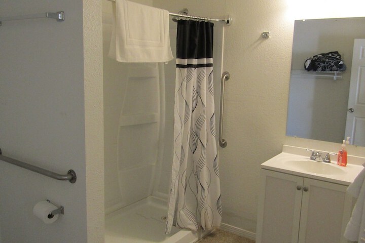 Room 18 of 124