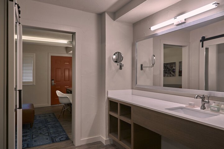 Fredericksburg Inn & Suites