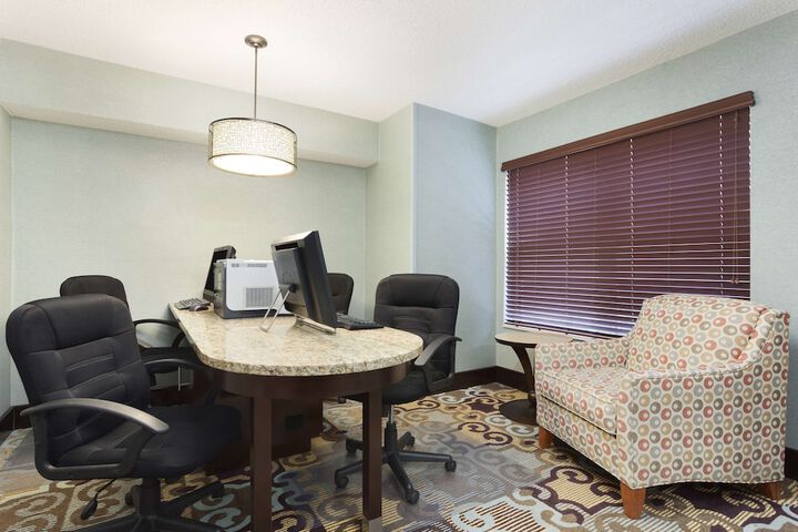 Business Center 28 of 28