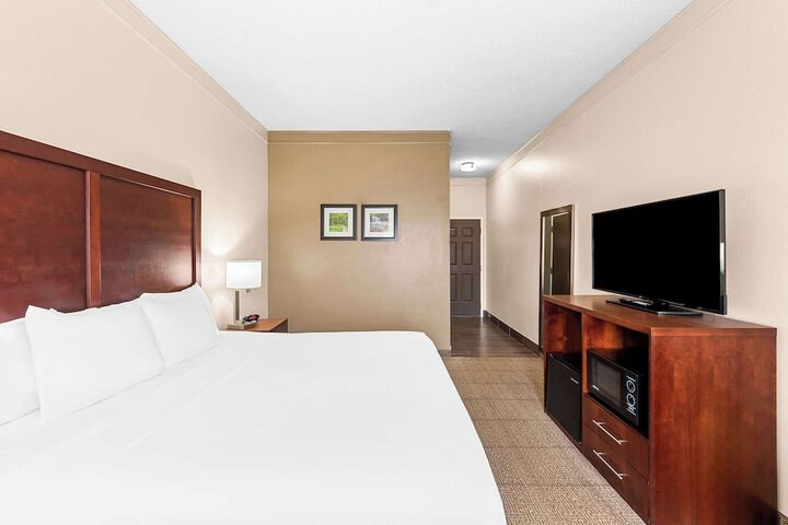 Comfort Inn & Suites Heath - Newark South