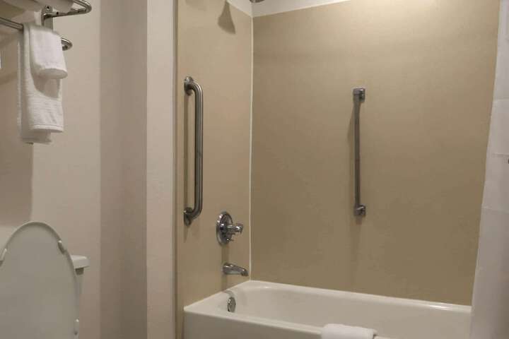 Room 32 of 64