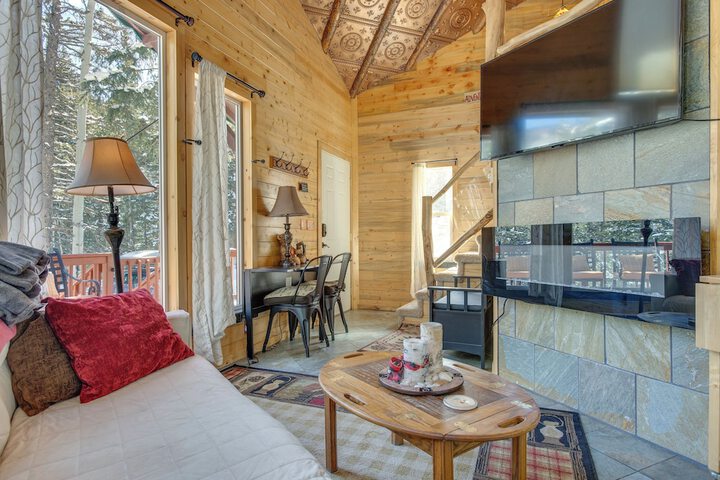 Idaho Springs Cabin w / Hot Tub on Half Acre!