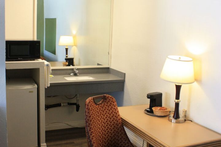 Room 5 of 17